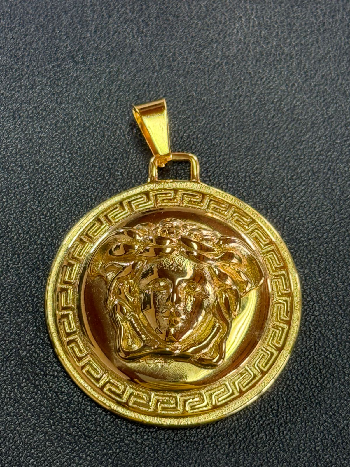 Dije Versace