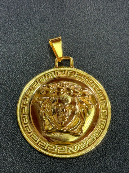 Dije Versace