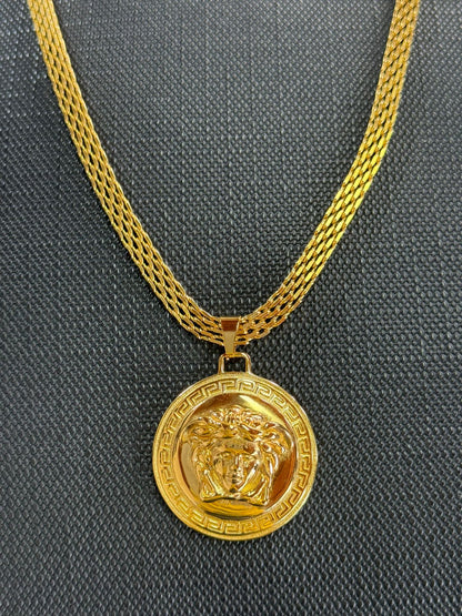 Dije Versace