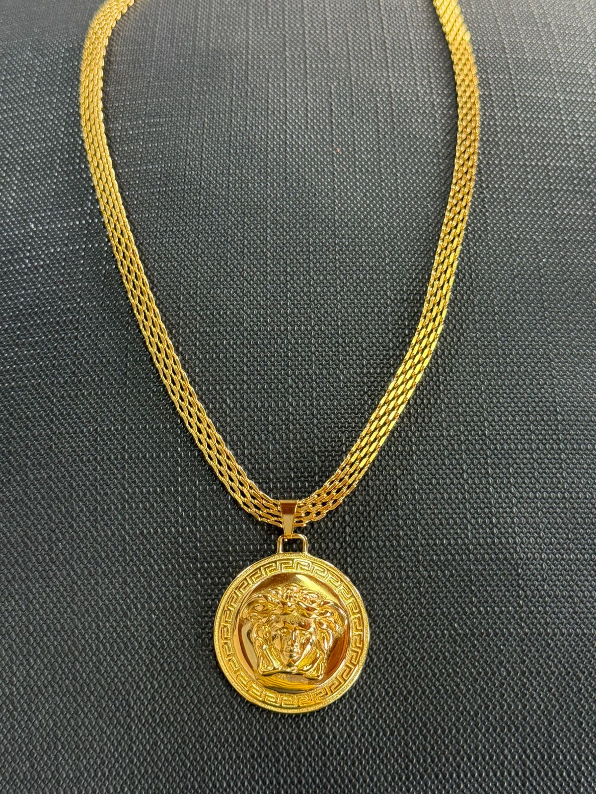 Dije Versace