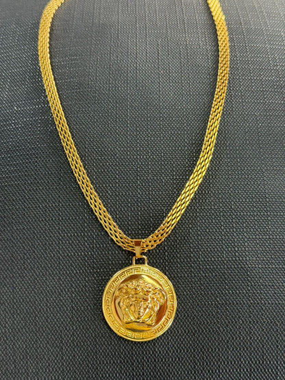 Dije Versace